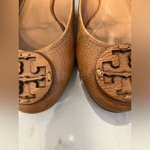 Tory Burch flats size 7 camel pebbled leather